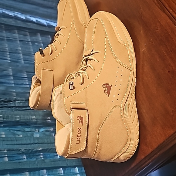 Shoes - suede sneakers. New just has no tags - Picture 4 of 6